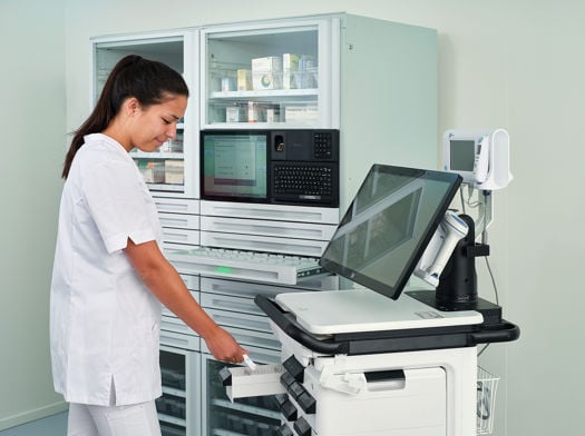 A nurse putting meds in the AMiS PRO Smart Cart